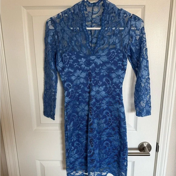 Elegant Blue Lace Dress - Picture 2 of 9